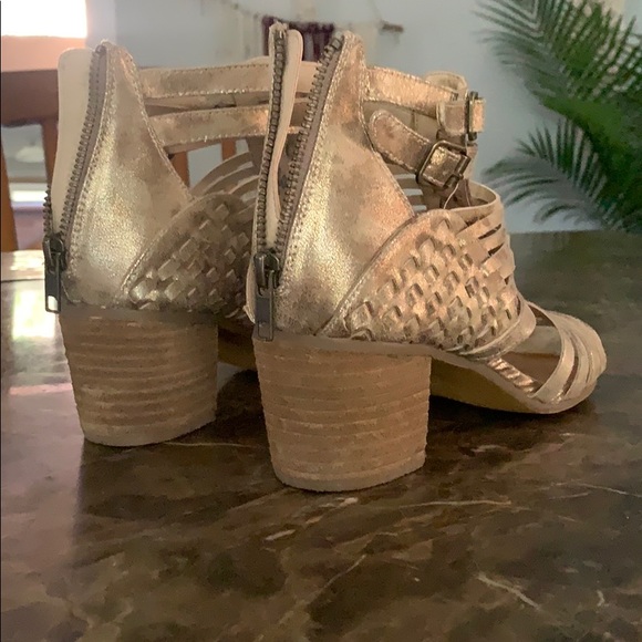 Not Rated gold heeled sandals - Picture 4 of 4